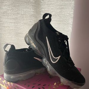 Women Nike Vapor max size 9.5